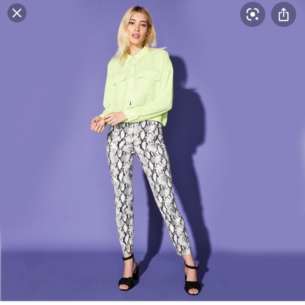 NWT Bright neon cropped button down size XS